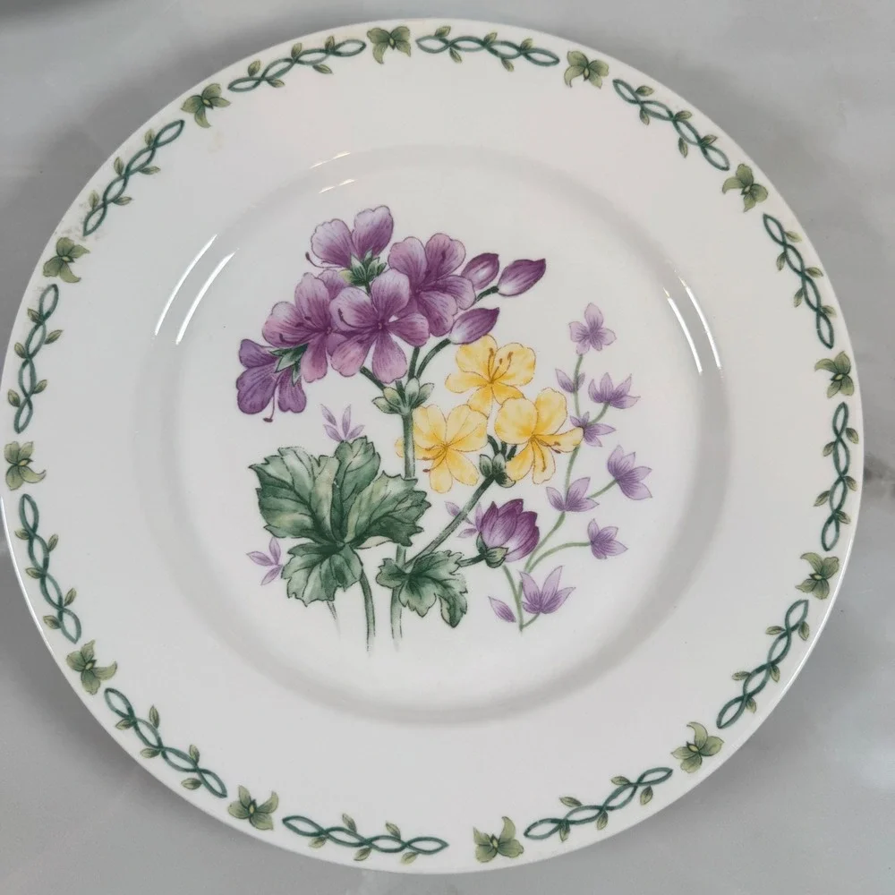 Set of 4 Thomson Pottery Floral Garden Dinner Plates Assorted‎ Flower Designs